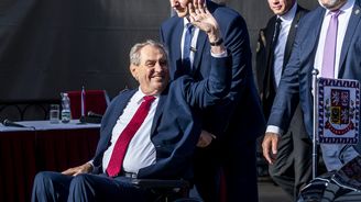 Zeman jmenoval necelou padesátku nových soudců, dva z nich jmenovat odmítl