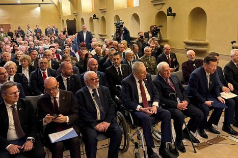 Obrázek: Zeman slavil 28. říjen s Klausem i ministry. Šili do opozice i „hysterických“ demonstrací