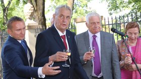 Miloš Zeman na oslavě 77. narozenin Václava Klause