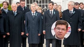 Česká delegace v čele s Milošem Zemanem a Václavem Klausem přijela do Bratislavy na pohřeb exprezidenta Kováče pozdě. Jiří Pospíšil mluví o ostudě.