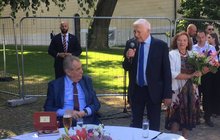 ŠOK! Zeman i Klaus hospitalizováni v jedné nemocnici