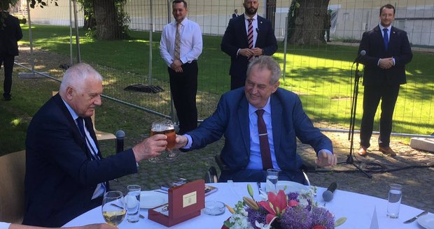 Zeman má problém s játry, „propálil“ Klaus. Mynář: Národ prezidenta uvidí v pátek u voleb