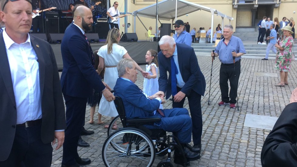 Prezident Miloš Zeman odjíždí z oslavy 80. narozenin svého předchůdce Václava Klause (18.6.2021)