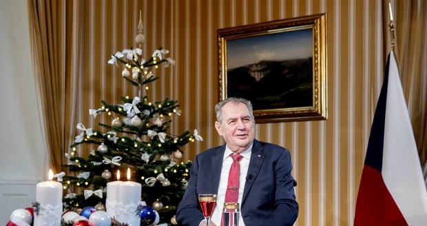 Zeman načal nový rok udělením medaile: Prezident za hrdinství vyznamenal zemřelého dobrovolného hasiče