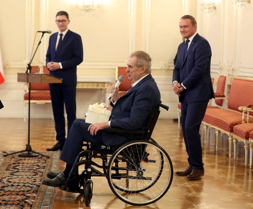 Prezident Miloš Zeman se dnes na Pražském hradě setkal se šesti veterány druhé světové války z Domova Vlčí mák.