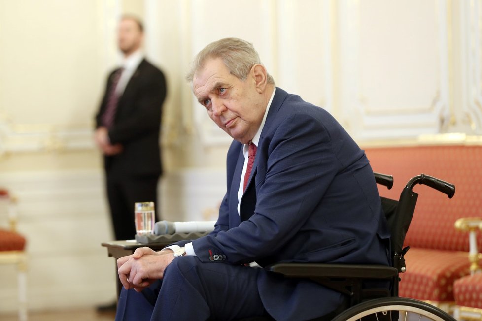 Prezident Miloš Zeman se dnes na Pražském hradě setkal se šesti veterány druhé světové války z Domova Vlčí mák.