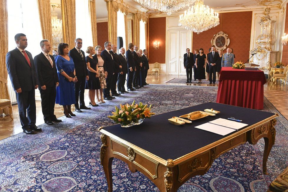 Prezident Miloš Zeman jmenoval vládu premiéra Andreje Babiše (ANO) (27. 6. 2018).