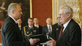 Miloš Zeman dnes na Pražském Hradě jmenoval svého prvního ministra Vlastimila Picka