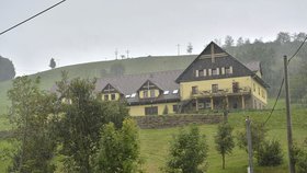 Zeman zavítal do Osvětiman na Zlínsku, kde má penzion a skicentrum hradní kancléř Vratislav Mynář.