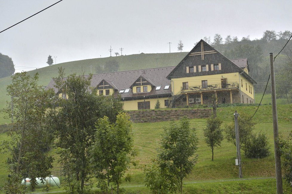 Penzion v Osvětimanech na Zlínsku, kde vlastní hradní kancléř Vratislav Mynář i skicentrum