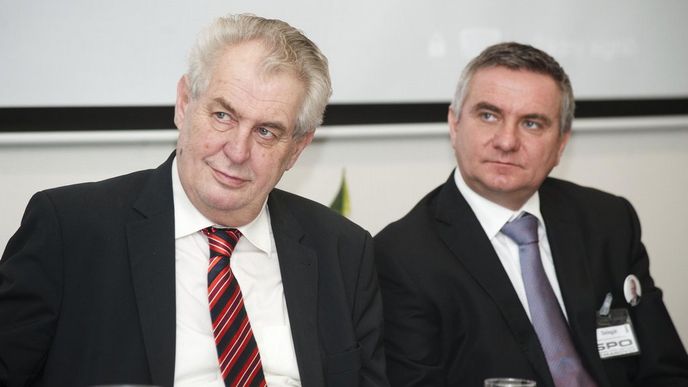 Miloš Zeman a šéf SPOZ Vratislav Mynář (vpravo)