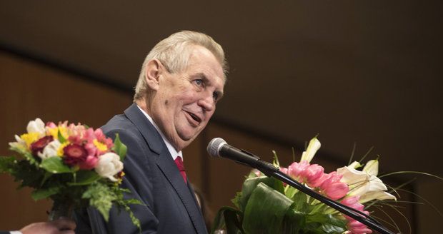 Zeman „kašle“ na reprezentaci, ale lidem rozumí, tvrdí nový průzkum