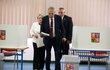 Prezident Miloš Zeman v roce 2018 odvolil v druhém kole prezidentských voleb v Praze Lužinách. Za účasti manželky Ivany