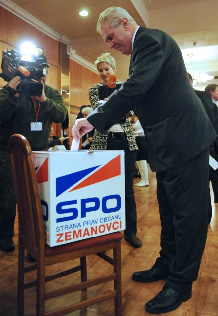 Miloš Zeman na ustavujícím sněmu strany SPO v březnu 2010