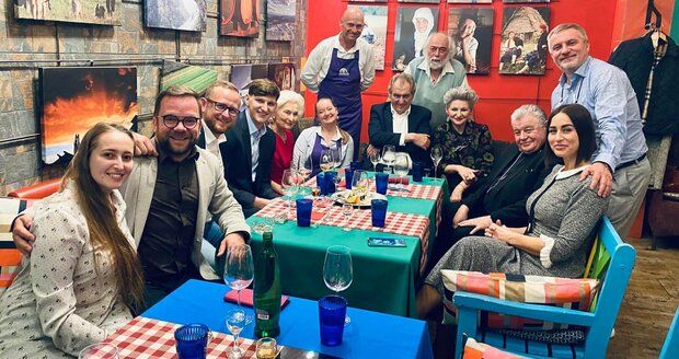 Exprezident Zeman vyrazil do restaurace: Party s Dukou, Mynářem a spol.