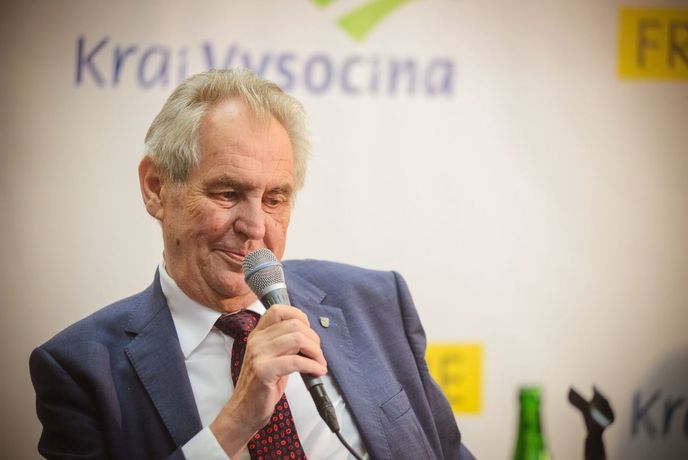 Prezident Miloš Zeman druhý den své oficiální návštěvy Vysočiny debatoval s občany obcí Vladislav a Kadolec na Žďársku (26.6 2019)