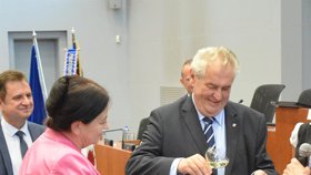 Prezident při křtu knihy Moje Vysočina očima Miloše Zemana