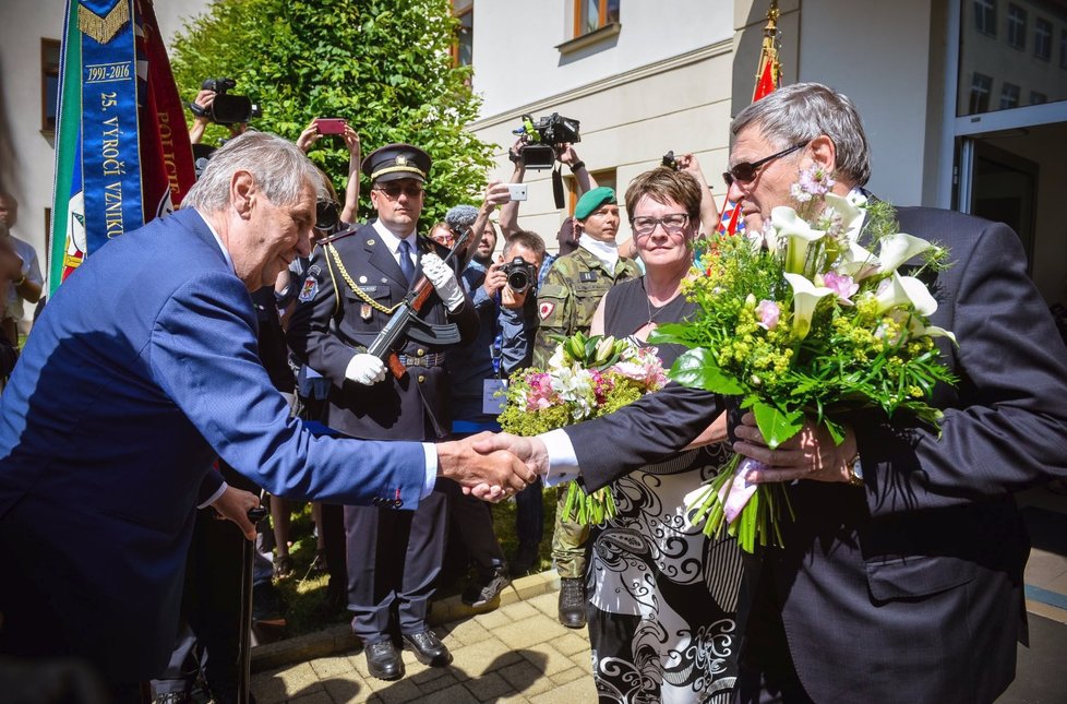 Prezident Miloš Zeman se během návštěvy Vysočiny setkal s hejtmanem Jiřím Běhounkem (za ČSSD) a zastupiteli (25.6. 2019)