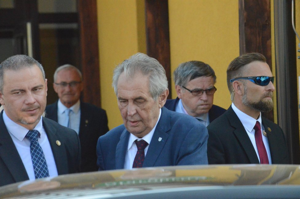 Prezident Miloš Zeman druhý den své oficiální návštěvy Vysočiny debatoval s občany obcí Vladislav a Kadolec na Žďársku (26.6. 2019)