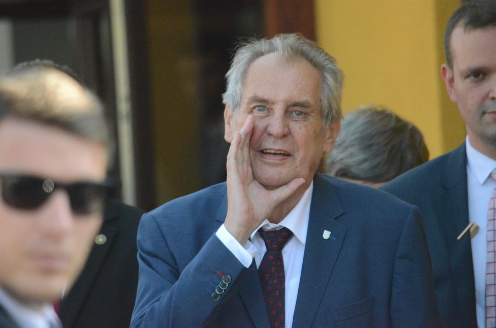 Prezident Miloš Zeman druhý den své oficiální návštěvy Vysočiny debatoval s občany obcí Vladislav a Kadolec na Žďársku (26.6 2019).