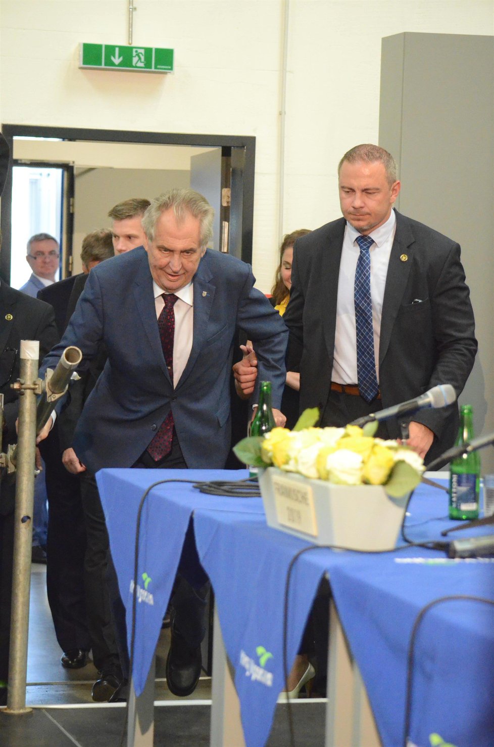 Prezident Miloš Zeman druhý den své oficiální návštěvy Vysočiny debatoval s občany obcí Vladislav a Kadolec na Žďársku (26. 6. 2019)