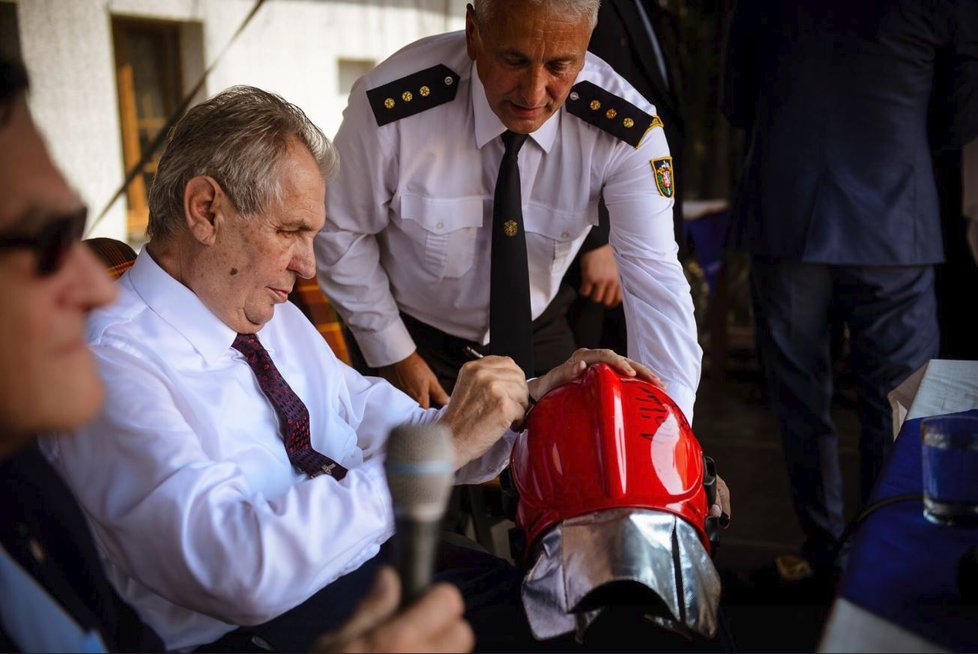 Prezident Miloš Zeman druhý den své oficiální návštěvy Vysočiny debatoval s občany obcí Vladislav a Kadolec na Žďársku (26.6. 2019)