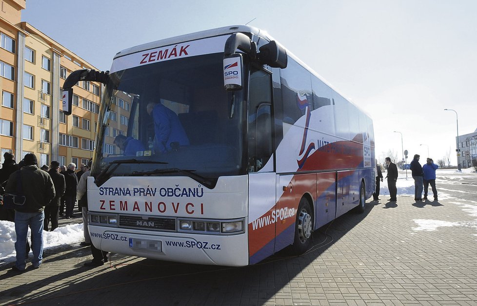 Zemák 2010 - Zbrusu novým autobusem v barvách SPO vyjede Zeman na cesty už v pondělí.