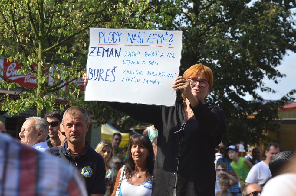 Miloš Zeman vystoupil na Zemi živitelce. Neobešlo se to bez protestu (23.8.2018)