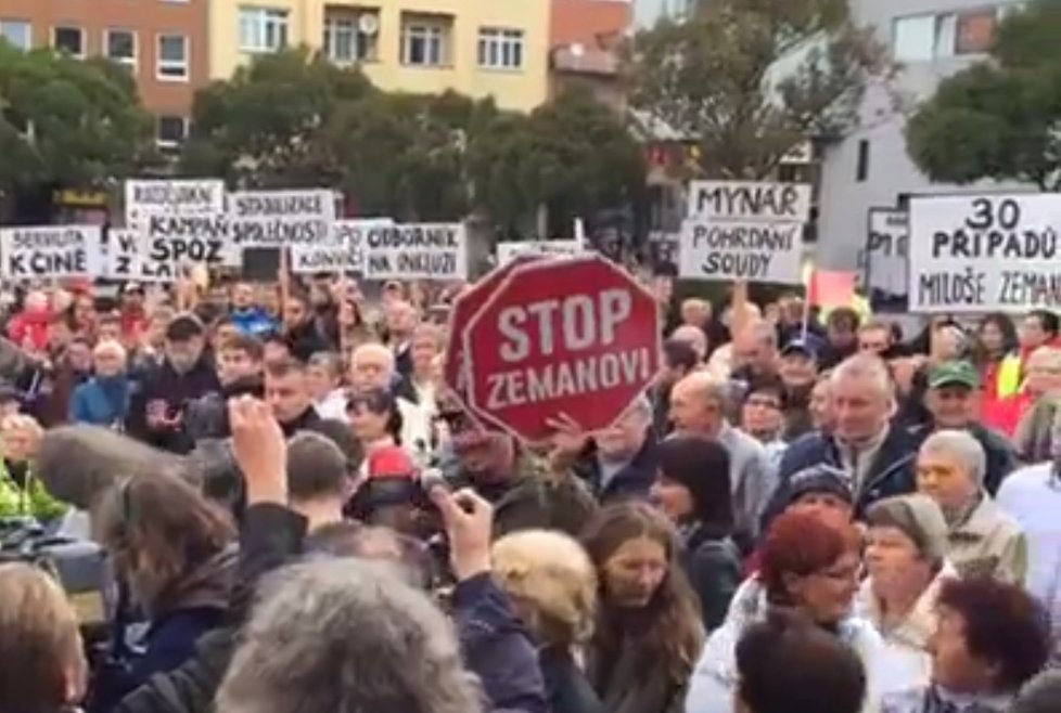 Zlínský protest proti údajným přešlapům Miloše Zemana