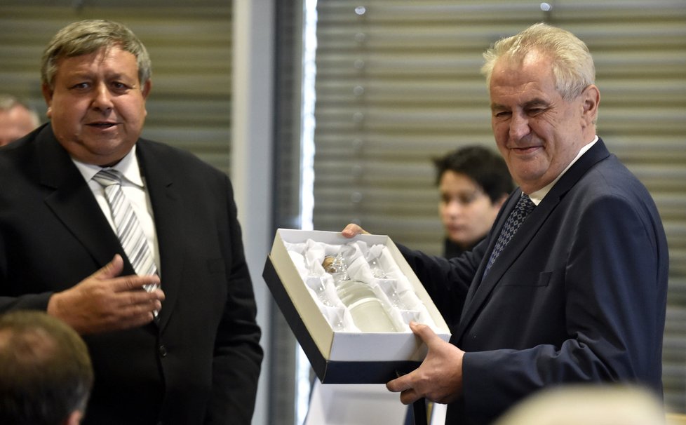 Prezident Miloš Zeman s hejtmanem Zlínského kraje Stanislavem Mišákem (ČSSD)