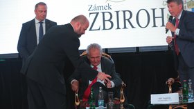 Závěr diskuze na Žofínském fóru s prezidentem Milošem Zemanem