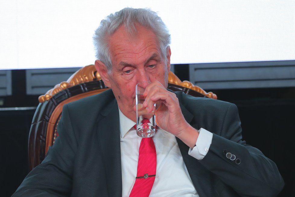 Miloš Zeman při návštěvě Žofínského f.óra (23. 5. 2018)