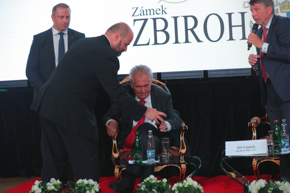 Závěr diskuze na Žofínském fóru s prezidentem Milošem Zemanem