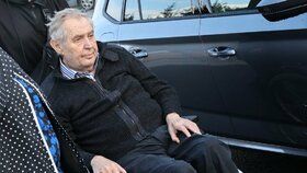 Miloš Zeman po propuštění z nemocnice (10.11.2025)