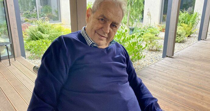 Exprezidenta Miloše Zemana pustili z motolské nemocnice.