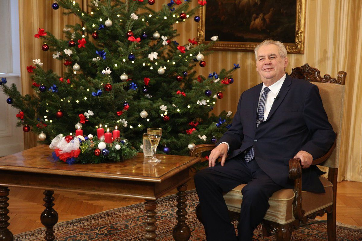Miloš Zeman si projev u stromečku opravdu užil.