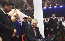 Prezident Zeman v Číně: Sedl za piano a zahrál tu svoji! 
