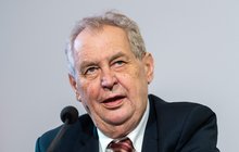 Nesmiřitelný prezident Zeman: Tálibánu nevěřím ani nos mezi očima!