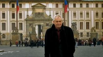 Miloš Zeman si nechal natočit volební spot od Filipa Renče. Hladí v něm stromy