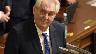 Miloš Zeman považuje občany Česka za hlupáky. Boj o Hrad si však od nich nechá bez mrknutí oka zaplatit