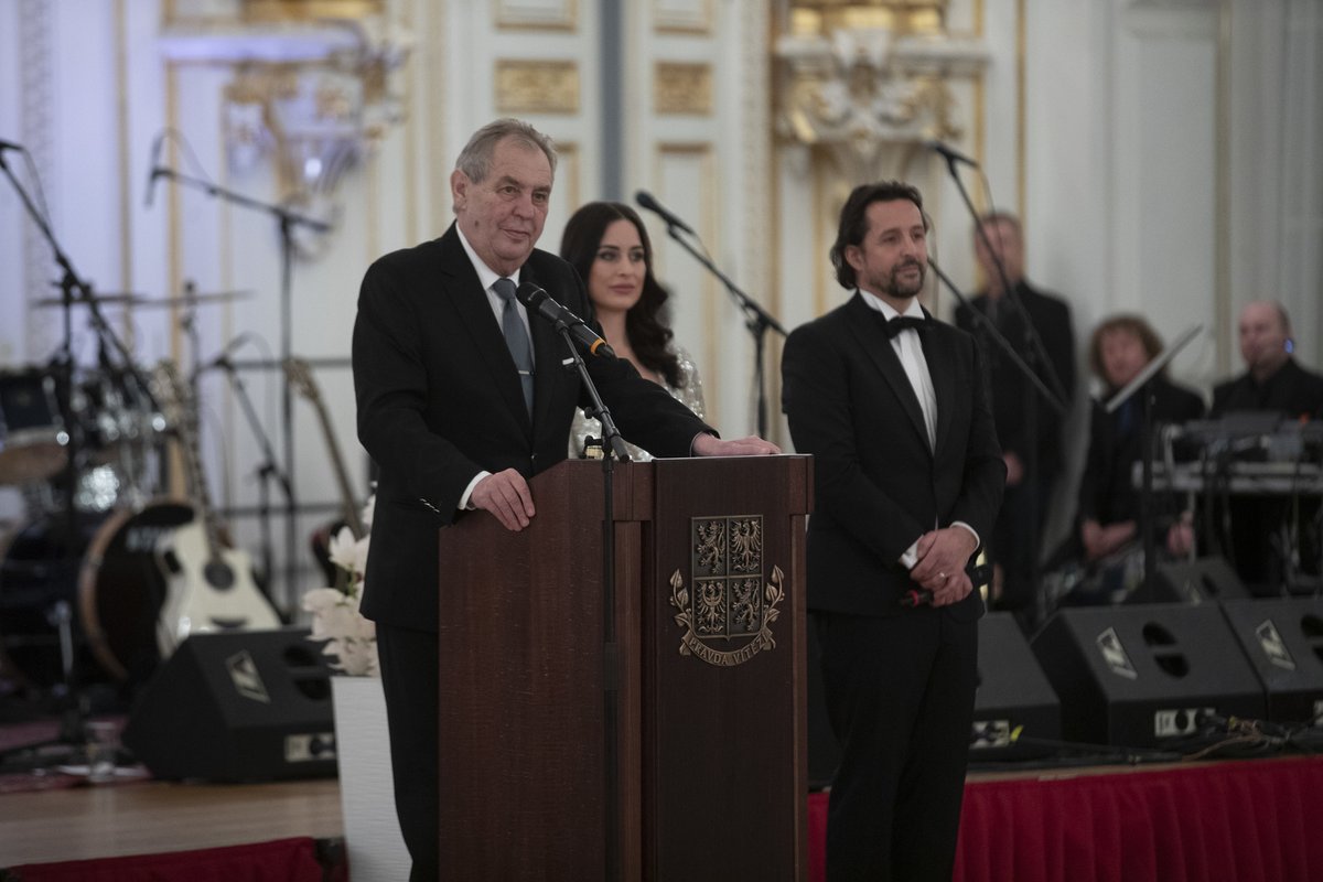 Miloš Zeman pořádal na Hradě ples