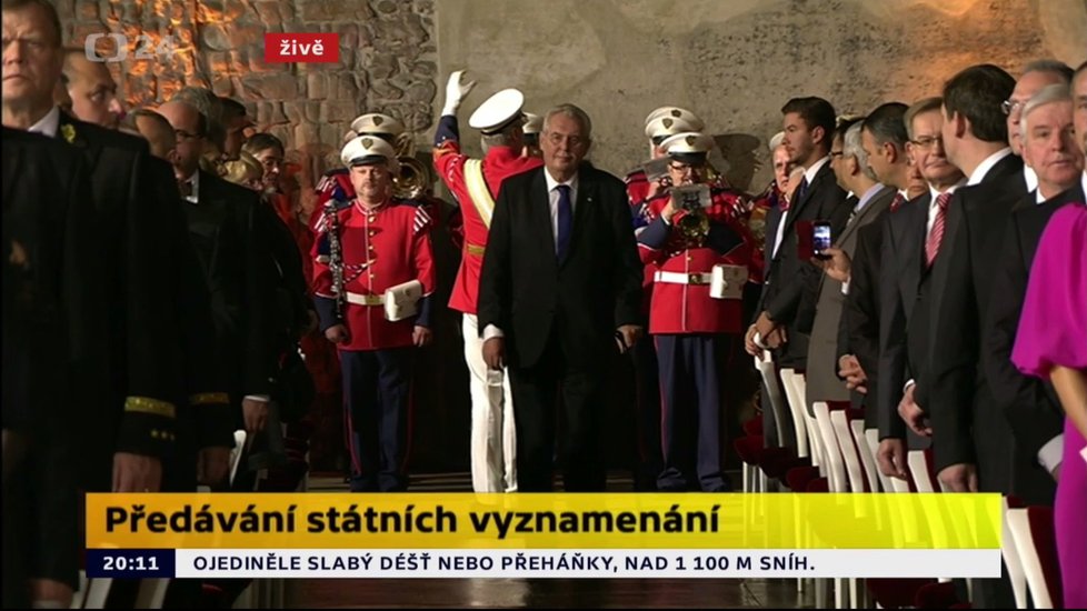 Prezident Miloš Zeman při příchodu do Vladislavského sálu na Hradě