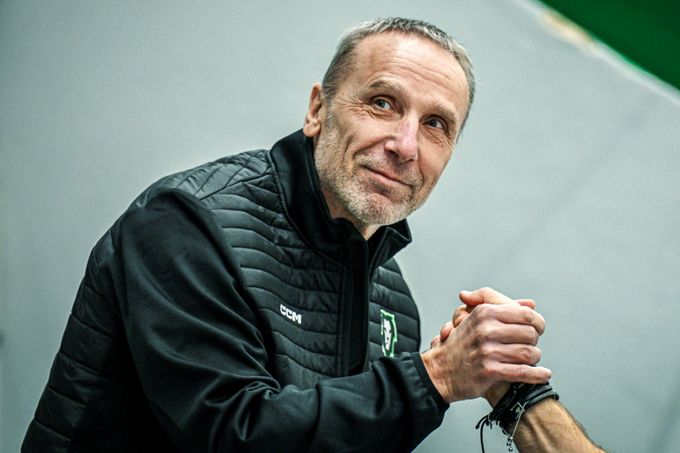 ONLINE: Hořava při premiéře prohrává. Kladno vede nad Třincem, Sparta hraje v Liberci ONLINE: Hořava při premiéře prohrává. Kladno vede nad Třincem, Sparta hraje v Liberci