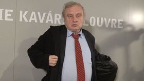 Miloslav Ransdorf (KSČM) na své tiskové konferenci ke švýcarské kauze