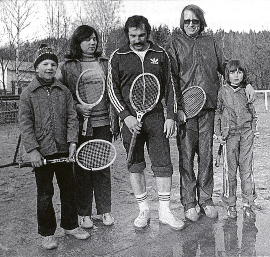 S přáteli a malou Magdalenou (vpravo) na tenise v roce 1970