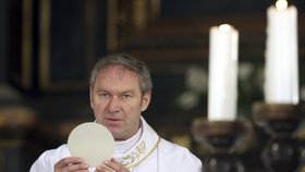 Odvolaný slovenský arcibiskup Róbert Bezák
