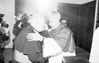 1991 - Vlk se svým předchůdcem kardinálem Tomáškem.