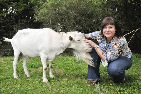 Miloslava Vostrá, poslankyně PČR, trávila dovolenou doma v Braškově a starala se o domácí zvířátka, manžela a dceru. A kdykoliv bylo potřeba, protože bydlí blízko Prahy, vracela se do práce, což jí nesmírně vyčítala její dcera, kterou potom pracně usmiřovala vařením jejích oblíbených jídel jako jsou řízky, jahodové knedlíky a další. A tak se paní poslankyně opravdu nenudila.