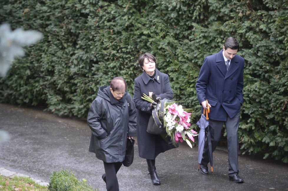 Pohřeb Jakešovy manželky se oehrál v úzkém rodinném kruhu