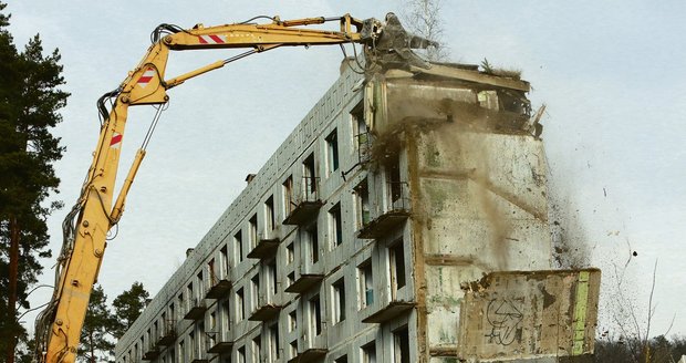 Snaha o odstranění nepovolených staveb představuje prý velmi obtížný, drahý, zdlouhavý a deprimující proces.(Ilustrační foto)